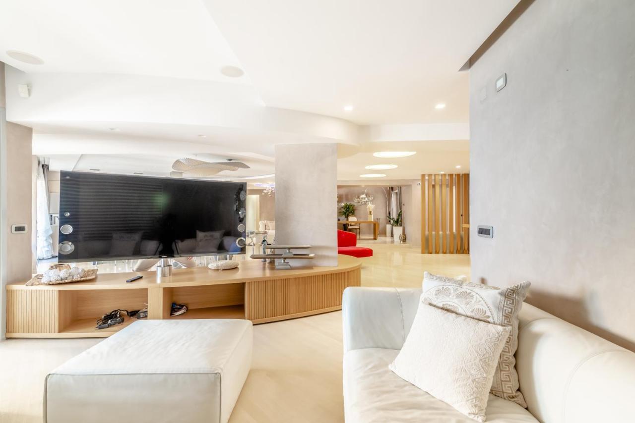 Apartment Boulevard